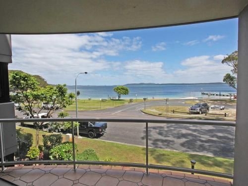 7 'Florentine' 11 Columbia Close - air conditioned unit with fantastic views of Little Beach0