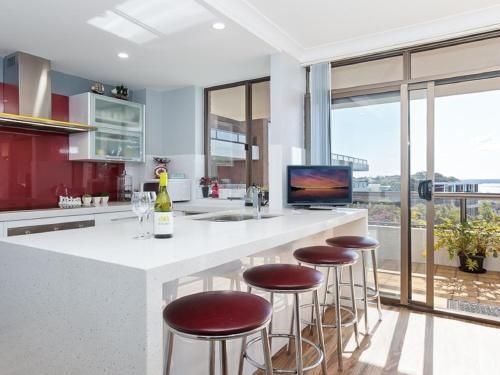 23 'The Commodore' 9-11 Donald Street - delightful unit with gorgeous water views1
