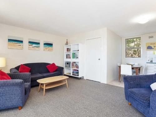 3 'Far Horizons' 77 Ronald Avenue - cosy comfortable unit with filtered views4