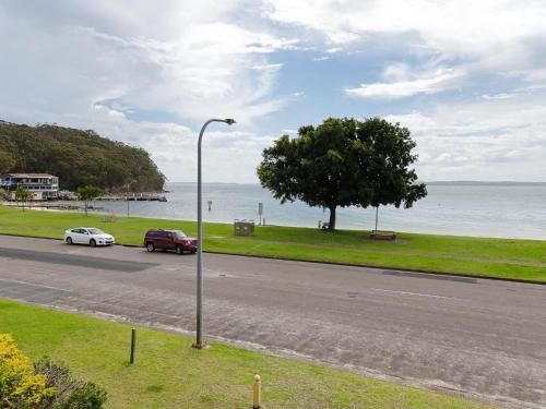 2 'Little Hut' 20 Kurrawa Close - Stunning water views of Little Beach0