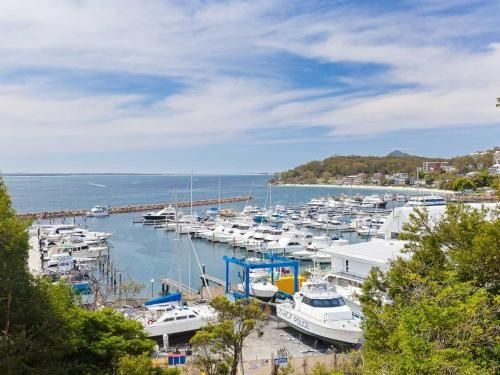 2 'Paradiso', 4 Laman Street - beautiful unit with stunning water views & pool4