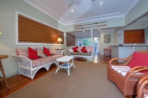 Dutchies Haven', 11 Christmas Bush Ave - Air Con, large enclosed yard, 2 minute walk to Dutchies4
