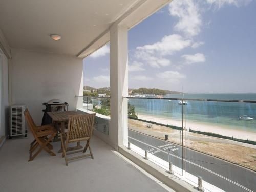 7 'Bayview Towers', 15 Victoria Parade - stunning unit with fabulous views0