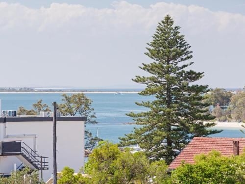 13 'Cote D'Azur', 61 Donald Street - Lovely unit with air con, pool, lift and WiFi0