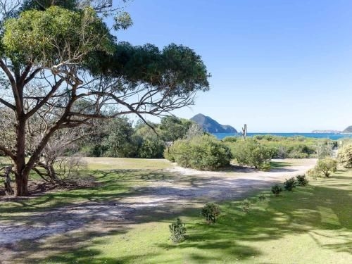 1 'Intrepid', 3 Intrepid Close - Amazing views of Shoal Bay, only 100m from the Beach2
