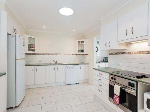 Happy Tails' , 55 Pantowora Street - pet friendly, air conditioned1