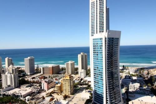 Cavill Avenue Luxury Private Apartments2