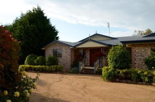 Brick Creek House0