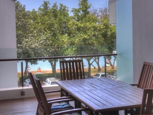Maggies Beachfront Apt. 60