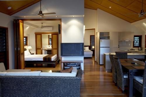 Pure Magnetic Villa 92