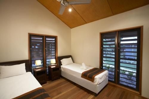 Pure Magnetic Villa 63