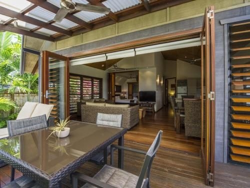 Pure Magnetic Villa 61