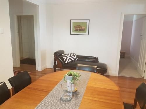 Newcastle Short Stay Accommodation - Cooks Hill Cottage (Newcastle Executive Homes - Cooks Hill Cottage)4