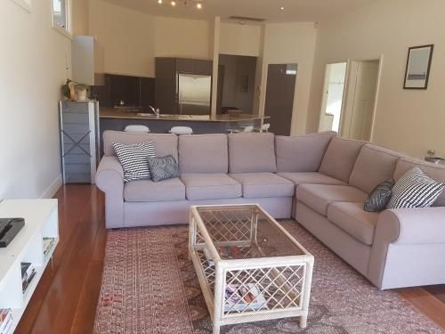 Newcastle Short Stay Accommodation - Cooks Hill Cottage (Newcastle Executive Homes - Cooks Hill Cottage)1