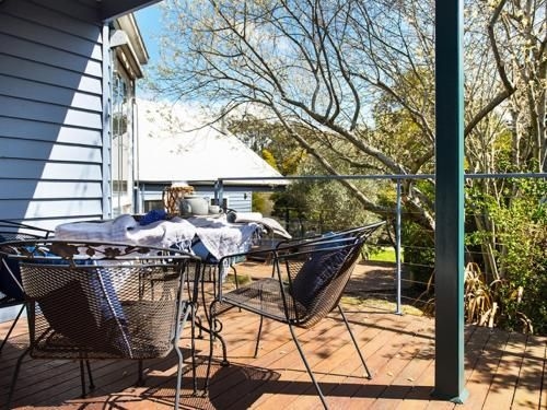 Boatshed Villa Yellow Door3