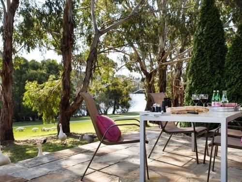 Lake Daylesford Lodge 64