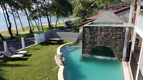 Trinity Beach House0