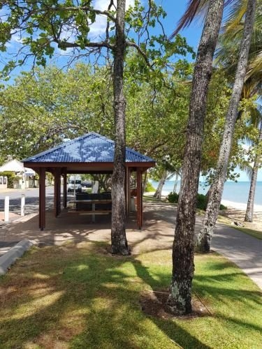 Trinity Beach House2