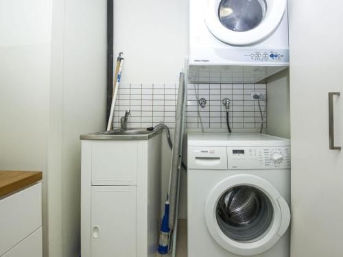 1 Bright Point Apartment 42012