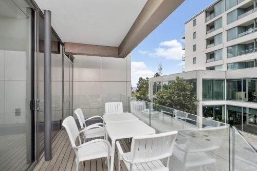 Edgewater 1084