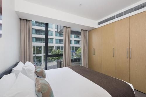 Edgewater 1082