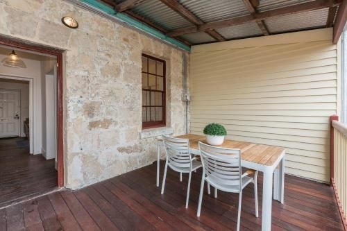 Iconic Fremantle Terrace4
