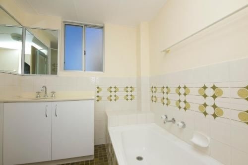 Beachpoint, Unit 401, 28 North Street2