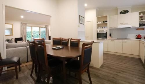 The Birch House - Silver Birches Luxury Accommodation Bright3