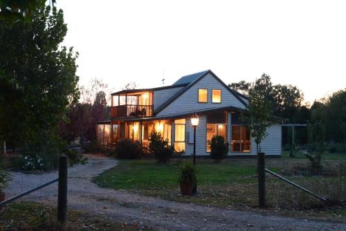 Beechworth Cedar Cottages1