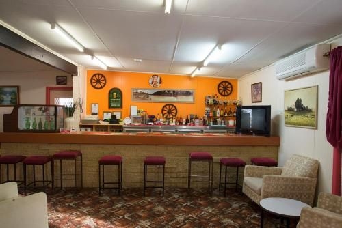 Artesian Motor Inn3