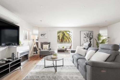 The Jetty Apartment by Ready Set Host0