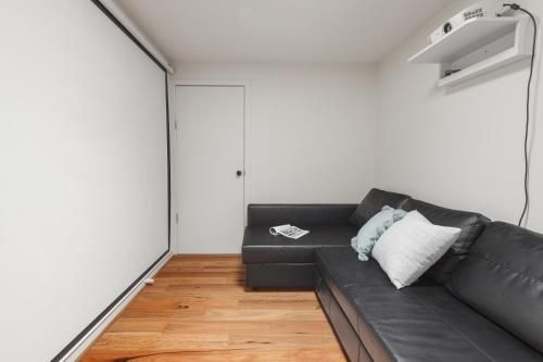 The Jetty Apartment by Ready Set Host3