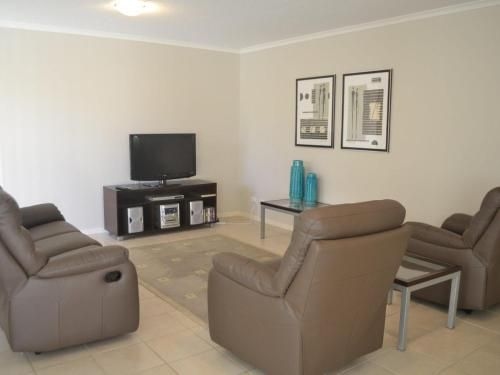 Beachside 4 with Airconditioning and Spa Bath2