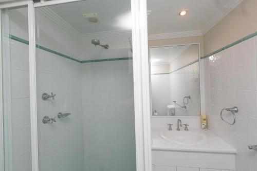 Whitesands, Unit 402, 34-38 North Street3