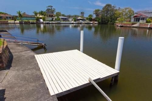 LAKE HOUSE ON ELOUERA (Lake House on Elouera)1