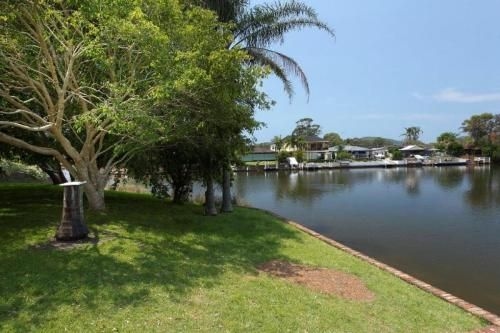 LAKE HOUSE ON ELOUERA (Lake House on Elouera)0