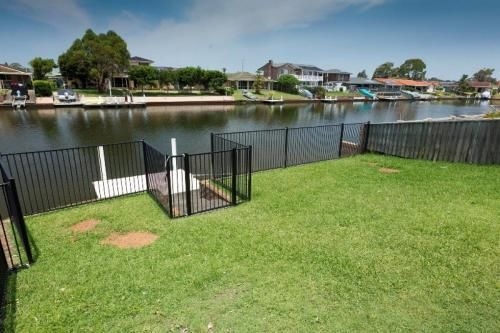 LAKE HOUSE ON ELOUERA (Lake House on Elouera)2