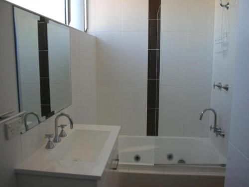 Ebbtide, Unit 34, 2-6 North Street4