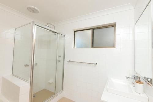 The Beach House at One Mile - 6 Burrawong4