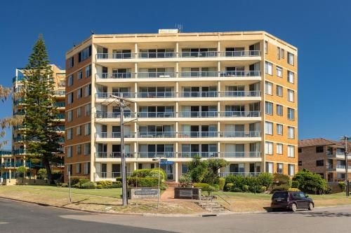 Beachpoint, Unit 402, 28 North Street1