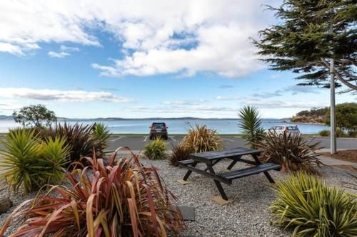 Beachfront Apartment Blackmans Bay0