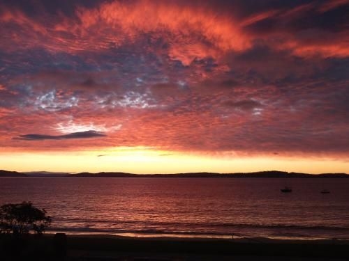 Beachfront Apartment Blackmans Bay3