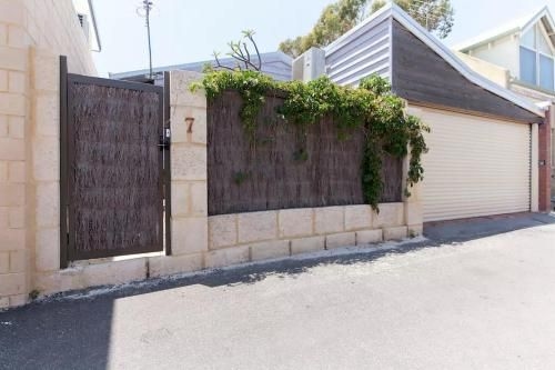 Laneway studio, heart of Fremantle3