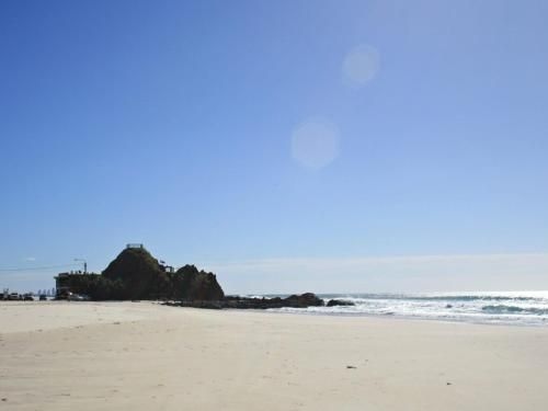 Waves 203 on Currumbin2