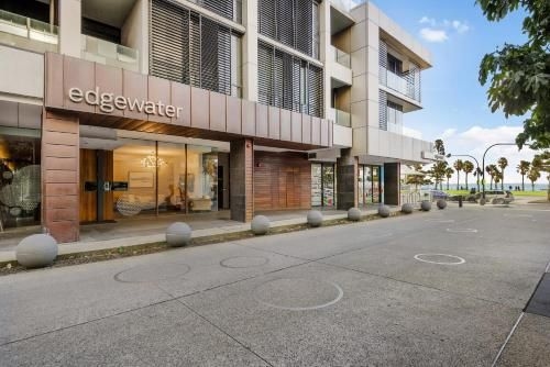 Edgewater 1090