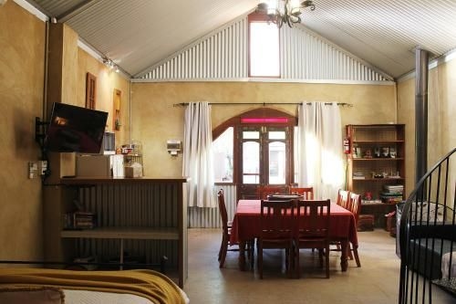 Outback Cellar & Country Cottage1