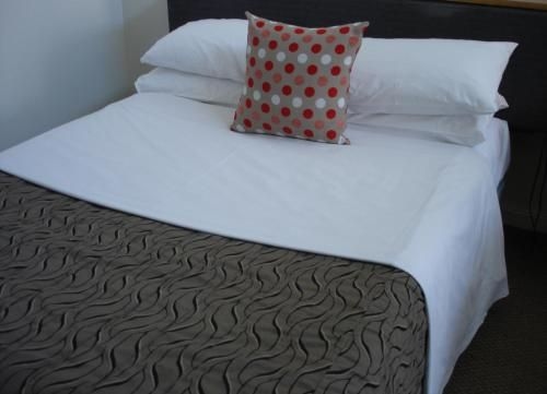Burkes Hotel Motel1