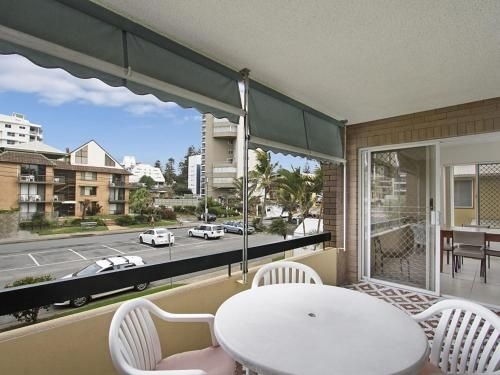 Maybury unit 1 - 70 Metres walk to Rainbow Bay beach, Coolangatta4