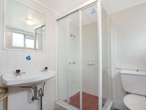 Maybury unit 1 - 70 Metres walk to Rainbow Bay beach, Coolangatta3