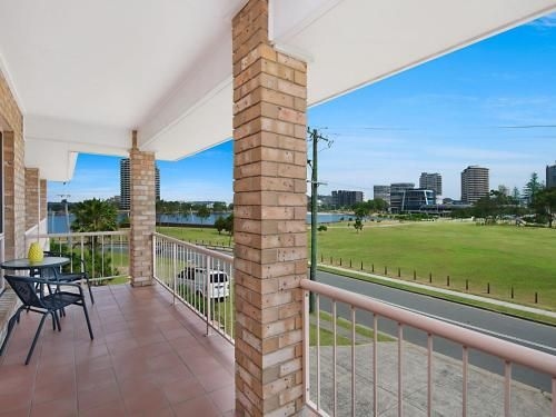 Tumut Unit 2 - Great unit in a central location to beaches, clubs and shopping Wi-Fi included0